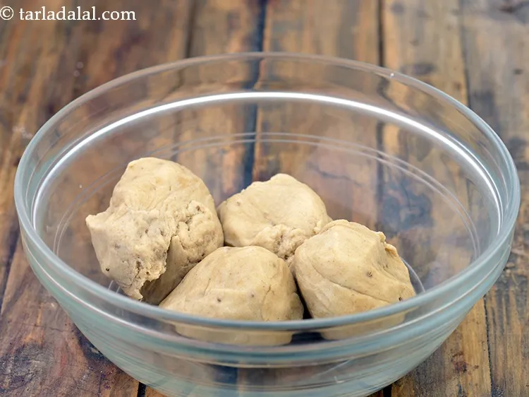 Step 18 – To make <strong>onion paratha recipe | pyaz ka paratha | Punjabi pyaaz ka paratha | …