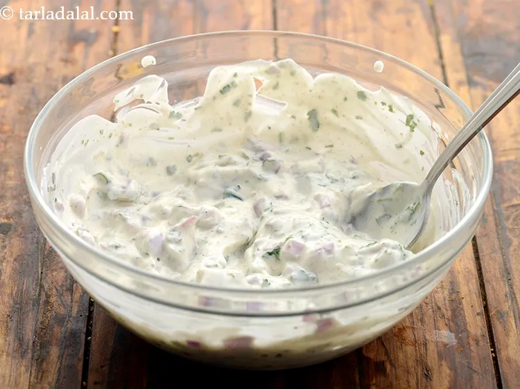 Step 13 – Mix&nbsp;<b><span style="font-size: 11.5pt; font-family: Verdana, sans-serif; color: rgb(13, 13, 13); background-color: white;">onion raita | pyaz …