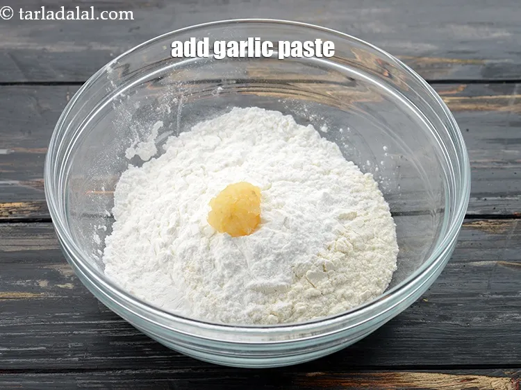 Step 5 – Add 1/2 tsp&nbsp;<a href="https://www.tarladalal.com/glossary-garlic-paste-lehsun-ki-paste-lahsun-ki-paste-350i">garlic (lehsun) paste</a>.