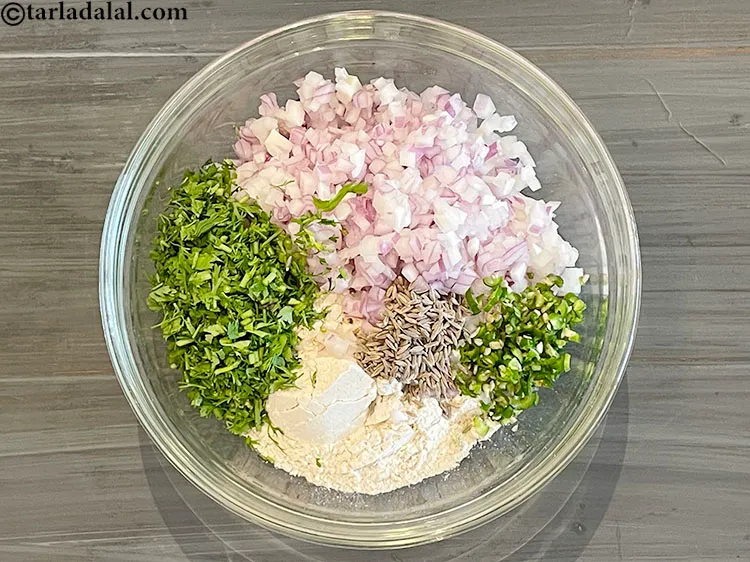 Step 6 – Add&nbsp;<meta charset="UTF-8" />1 tsp&nbsp;<a href="glossary-cumin-seeds-jeera-zeera-381i">cumin seeds (jeera)</a>.