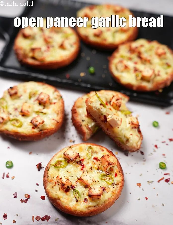 Step 21 – Serve<strong> cheesy paneer garlic bread</strong> immediately.