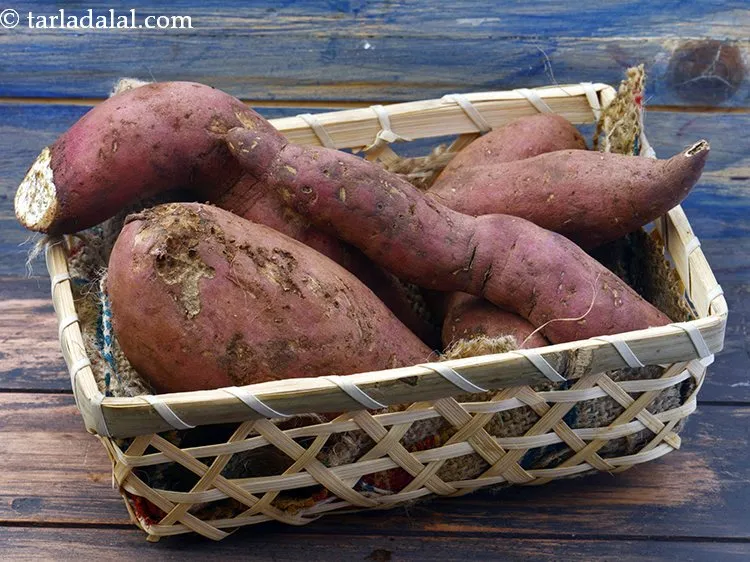 स्टेप 1 – <strong>भुना हुआ शकरकंद</strong> बनाने के लिए | <strong>कुरकुरा बेक्ड शकरकंद …