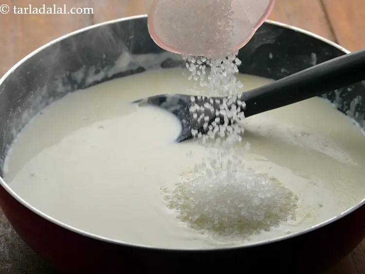 स्टेप 9 – शक्कर डालें और अच्छी तरह मिलाएं। यदि आप इसे मीठा …