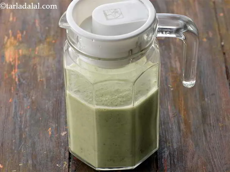 स्टेप 10 – एक ग्लास जार में मिश्रण निकालें और परोसने से पहले …