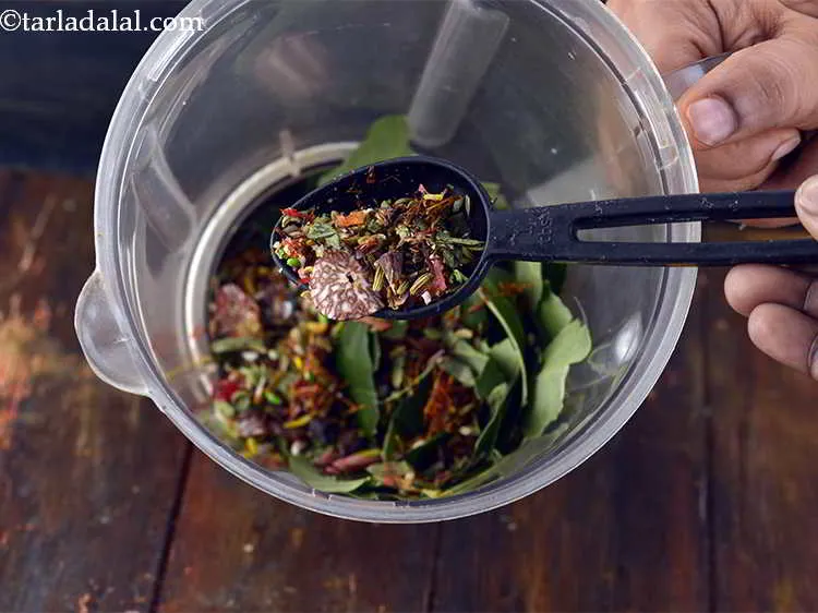 स्टेप 4 – अब इसमें पान मसाला डालें।