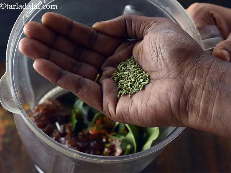 स्टेप 6 – अब सौंफ डालें। पान का उचित स्वाद पाने के लिए …