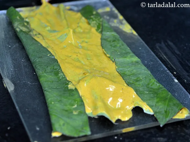 Step 21 – Fold the leaves around 2&rdquo; from both sides.