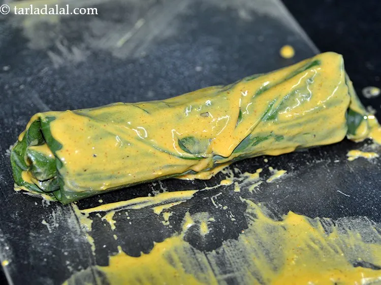 Step 23 – Finally secure the other end using a little besan mixture and keep aside.