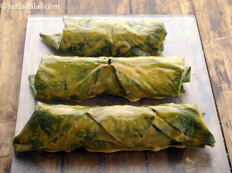 Step 24 – Repeat steps 6 to 14 to make 2 more paatra rolls.