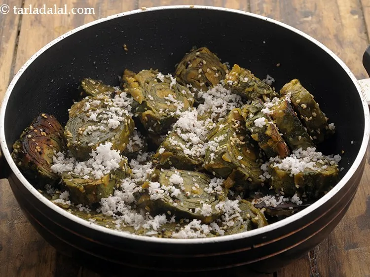 Step 36 – Garnish the&nbsp;<strong>paatra | Gujarati parta | Gujarati patra farsan | steamed patras |</strong>&nbsp;with coconut.