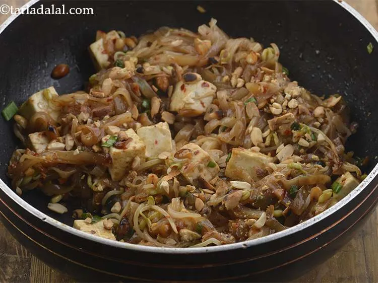 Step 24 – Garnish with peanuts to give more crunch to&nbsp;<strong>vegetarian pad Thai noodles | India style veg …