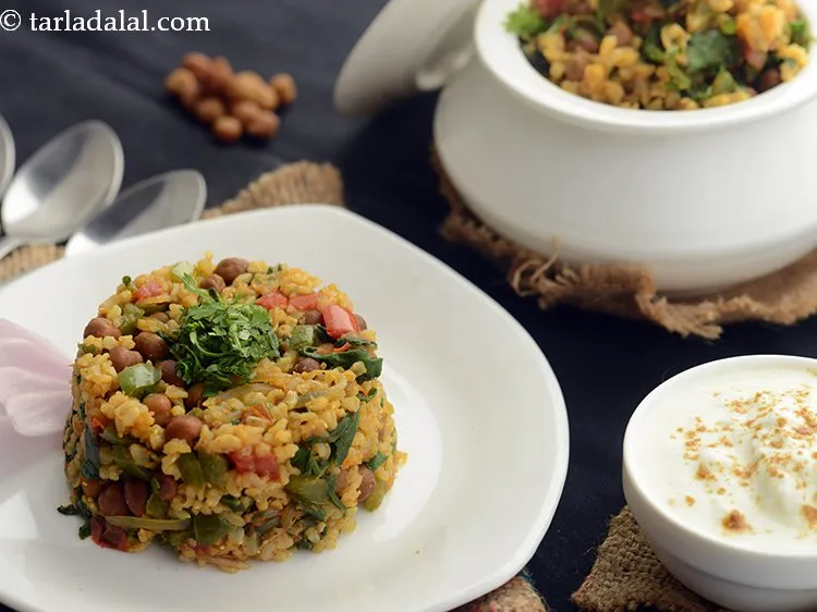 स्टेप 25 – धनिए से सजाकर <strong>पालक चना पुलाव</strong> को | <strong>पौष्टिक वेजिटेबल …