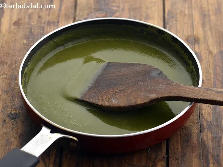 स्टेप 20 – <strong>पालक मूंग दाल सूप को</strong>&nbsp;मध्यम आंच पर 1 मिनट तक&nbsp;&nbsp;पकाएं …