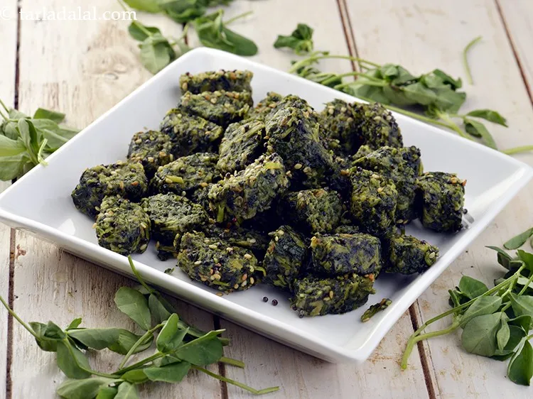 Step 31 – Serve&nbsp;<b><span style="font-size: 12pt; font-family: &quot;Kohinoor Devanagari Regular&quot;;">palak methi na muthia | Gujarati palak methi muthia …