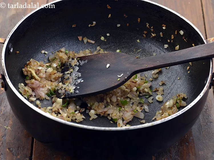 स्टेप 39 – अच्छी तरह से मिलाएं और मध्यम आंच पर १ मिनट …