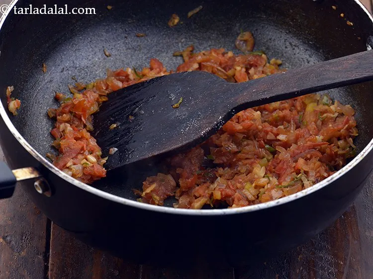 स्टेप 42 – अच्छी तरह से मिलाएं और मध्यम आंच पर २ मिनट …