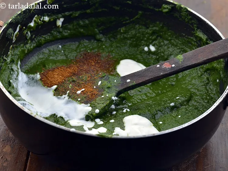 स्टेप 47 – २ टी-स्पून ताजा क्रीम डालें। यह <strong>पालक पनीर डोसा रेसिपी</strong> …