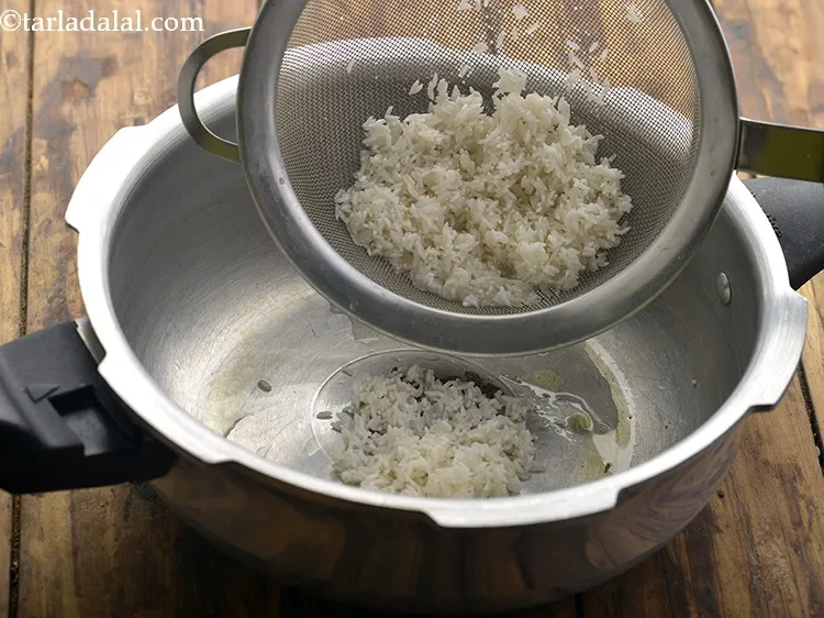 स्टेप 9 – टाड्लर के लिए शानदार पालक पनीर पुलाव बनाने के लिए …