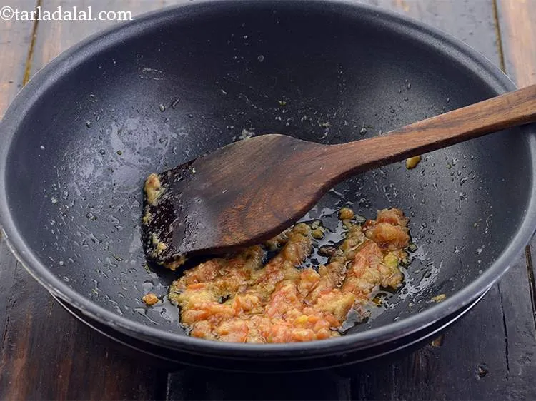 स्टेप 21 – मध्यम आंच पर लगभग १ से २ मिनट के लिए …