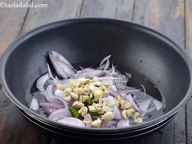 Step 4 – Finally add the cashew nuts.