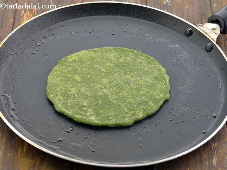 स्टेप 19 – पलटें और दूसरी तरफ से पकाएं।