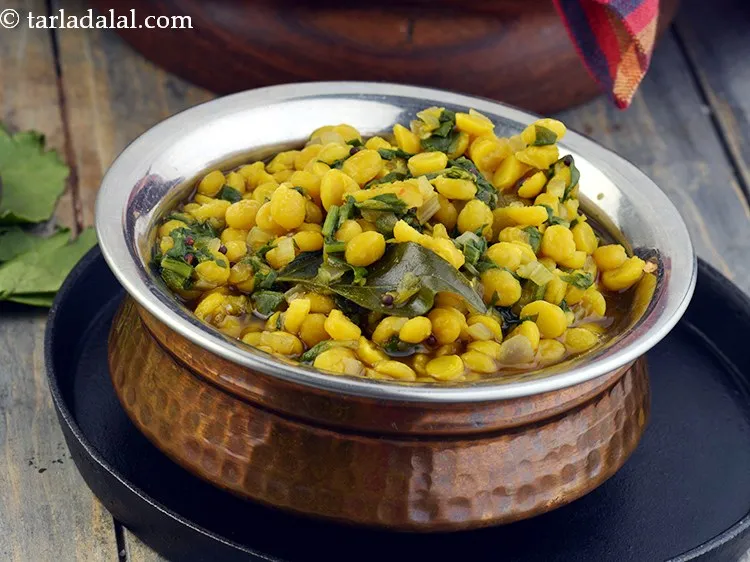 Step 25 – Serve <strong>palak chana dal</strong> hot with rotis or parathas of your choice.&nbsp;