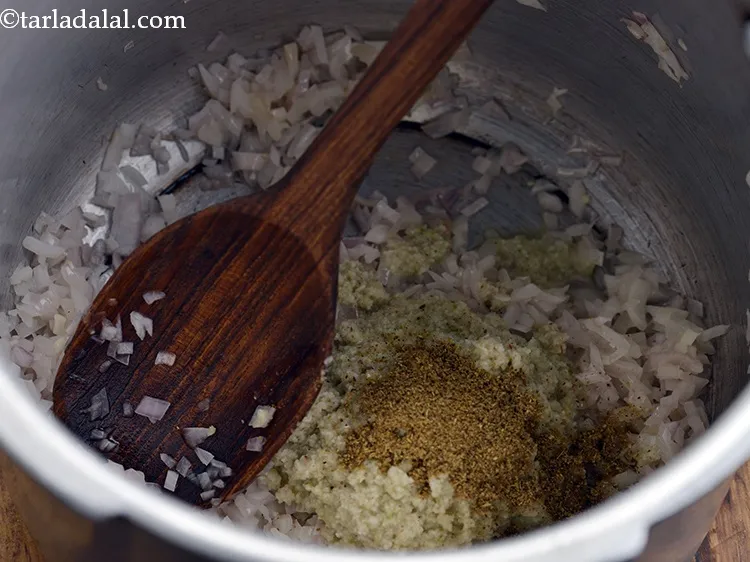 स्टेप 16 – गरम मसाला डालें। मैंने घर का बना गरम मसाला पाउडर …