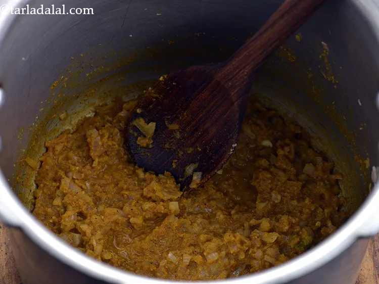 स्टेप 21 – अच्छी तरह मिलाएं और मध्यम आंच पर १ मिनट तक …