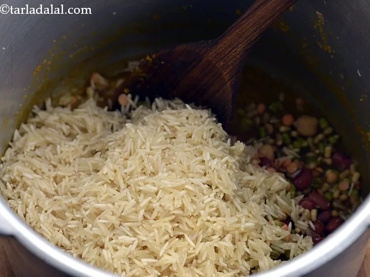 स्टेप 23 – चावल डालें। ब्राउन राइस, दलिया, ओट्स और एक प्रकार का …