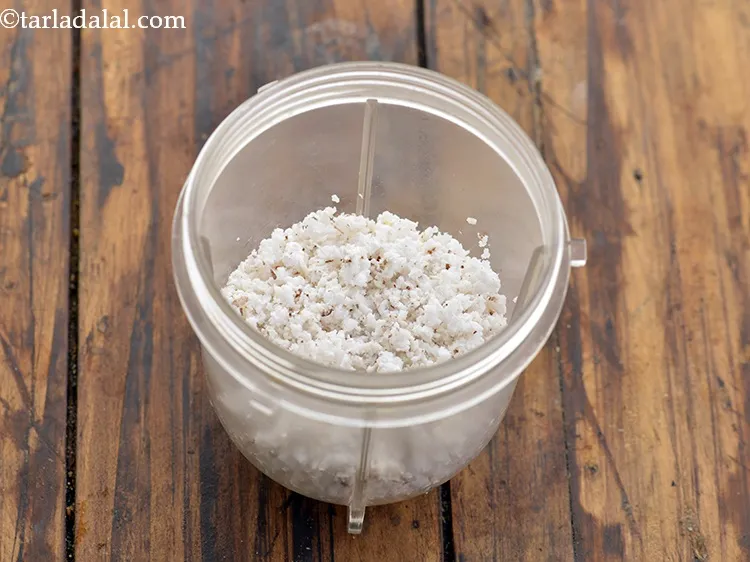 स्टेप 2 – <strong>पांच धन खिचड़ी</strong> के लिए ताजा मसाला पेस्ट बनाने के …