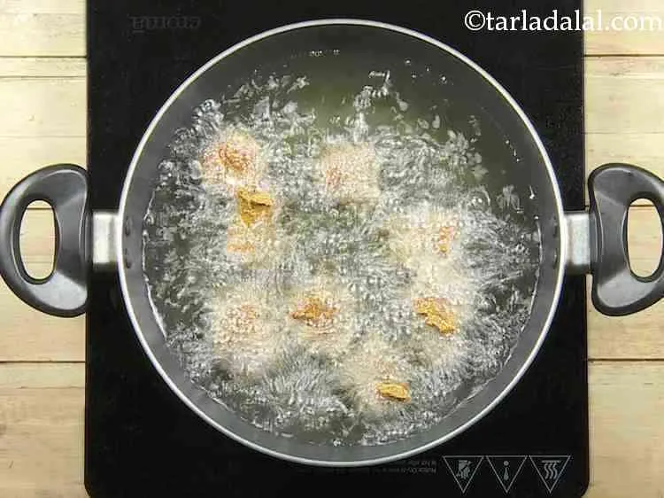 Step 38 – Heat the oil for deep-frying and deep-fry a few marinated paneer pieces on a medium …