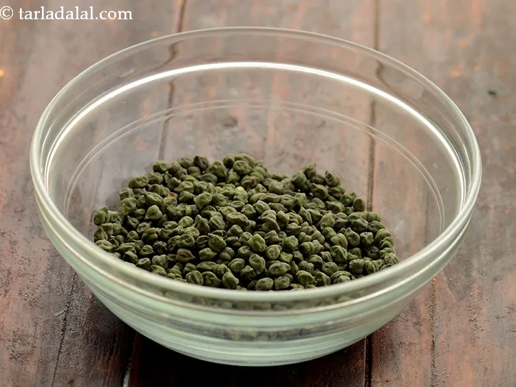 Step 7 – For the <strong>paneer aur hara chane ka salad,</strong> first buy good quality chana. Choose uniformly-sized …