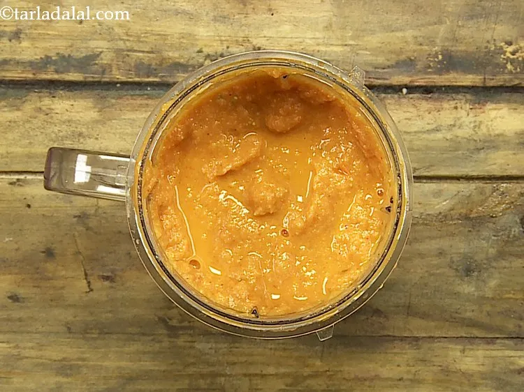 स्टेप 12 – मुलायम होने तक पीस लें और हमारी मखनी ग्रेवी तैयार …