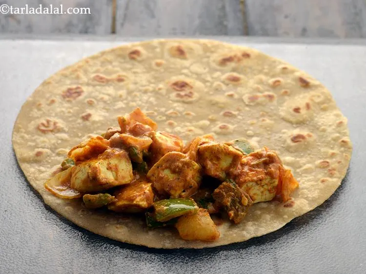 Step 38 – Put 1/4th portion of the marinated paneer on each roti.