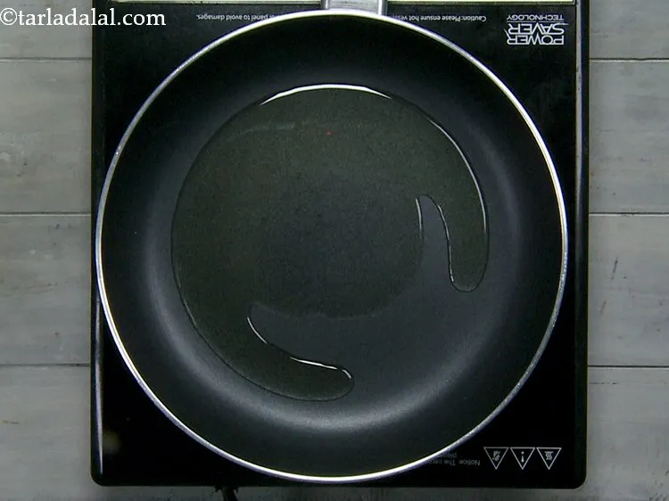 स्टेप 1 – <strong>पनीर खुरचन रेसिपी</strong> बनाने के लिए, सबसे पहले एक नॉन-स्टिक …