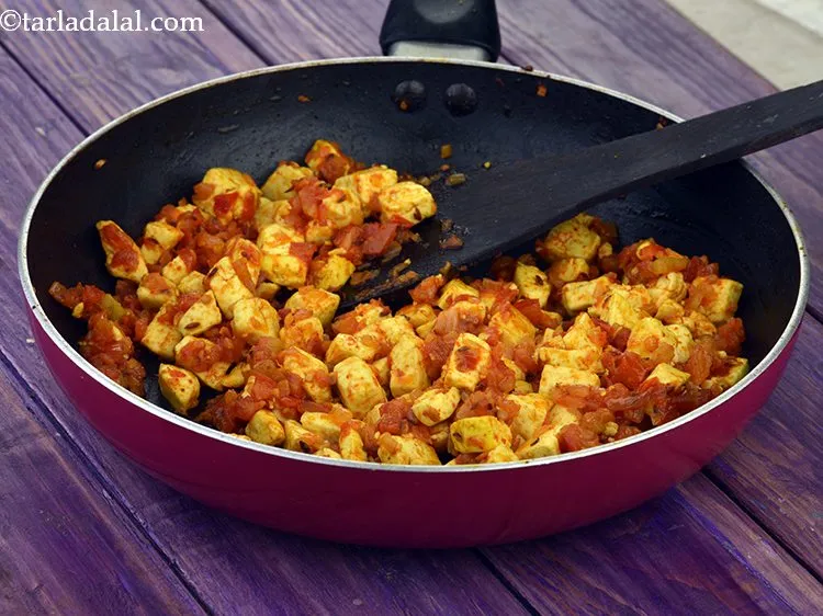 स्टेप 17 – धीरे से मिलाएं और तेज आंच पर ३ से ४ …