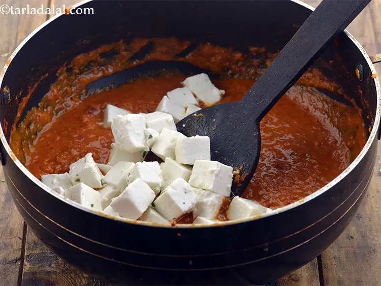 Step 22 – Now it&#39;s time to add the Paneer to <strong>Paneer Lababdar gravy.</strong>