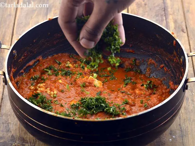 Step 24 – Garnish&nbsp;<strong>paneer lababdar | restaurant style paneer lababdar |&nbsp;healthy&nbsp;paneer lababdar&nbsp;|</strong><strong>&nbsp;</strong>with coriander.