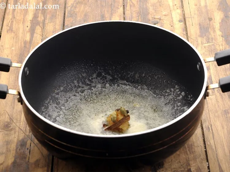 स्टेप 13 – इलायची डालें।