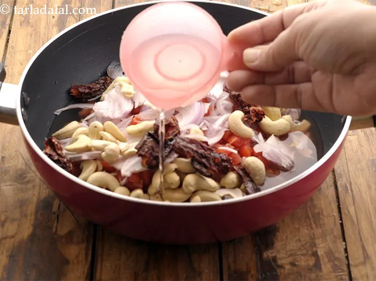 Step 6 – Pour 1&frac12; cups of water.