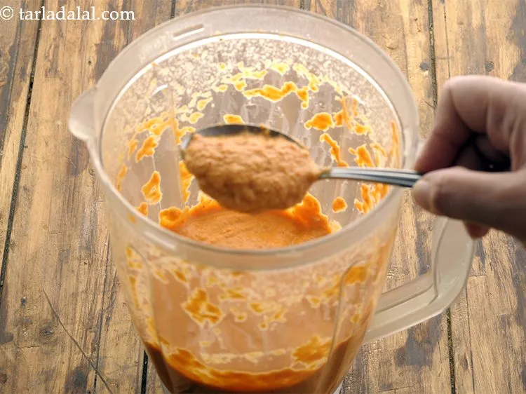 स्टेप 8 – मिक्सर मे पीसकर मुलायम पेस्ट बना लें। एक तरफ रख …