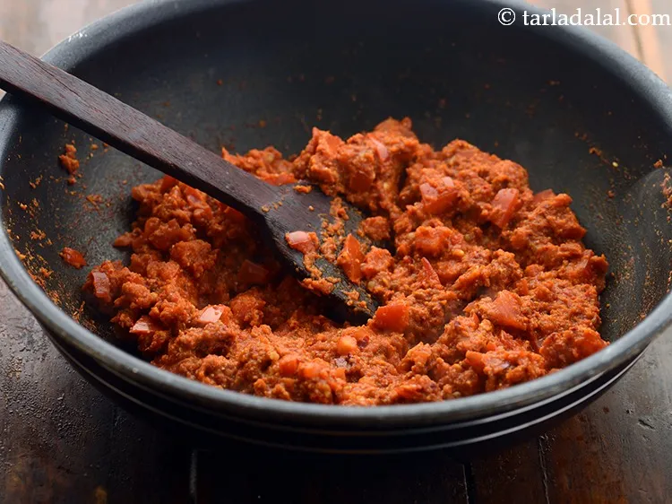 स्टेप 15 – <div> अच्छी तरह से मिलाएं और मध्यम आंच पर बीच-बीच …