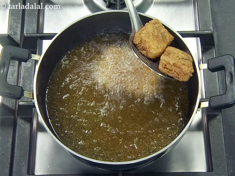 Step 25 – Deep fry <strong>paneer nuggets recipe | paneer bites | crispy cottage cheese nuggets | Indian …
