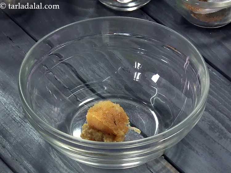 Step 11 – Add 1 tsp&nbsp;<a href="https://www.tarladalal.com/glossary-garlic-paste-lehsun-ki-paste-lahsun-ki-paste-350i">garlic (lehsun) paste</a>.&nbsp;