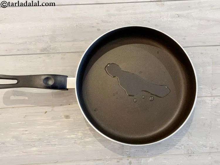 Step 2 – To make the topping for&nbsp;<strong>paneer toast&nbsp;|&nbsp;paneer vegetable toast&nbsp;|&nbsp;healthy paneer toast&nbsp;|&nbsp;cottage cheese Indian toast&nbsp;| </strong> heat …