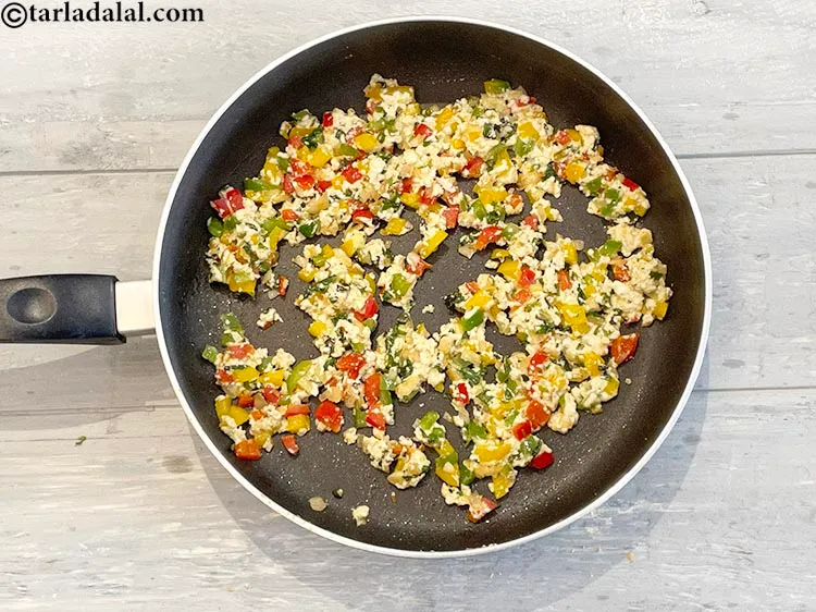 Step 16 – <meta charset="UTF-8" />&nbsp;Saut&eacute; on a medium flame for 30 seconds, while stirring occasionally.