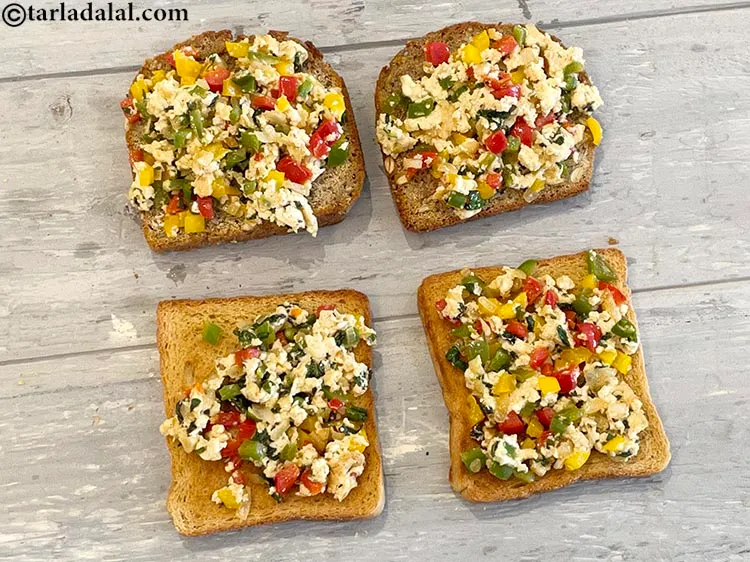 Step 18 – To make <strong>paneer toast&nbsp;|&nbsp;paneer vegetable toast&nbsp;|&nbsp;healthy paneer toast&nbsp;|&nbsp;cottage cheese Indian toast&nbsp;| </strong>&nbsp;place &nbsp;toasted whole wheat …