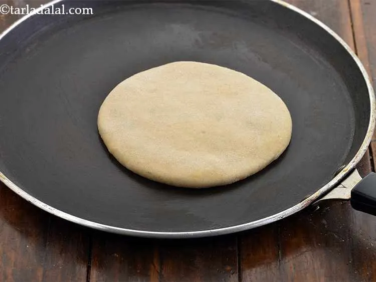 Step 22 – Heat a non-stick pan and place the<strong> Paneer Paratha </strong>over it.