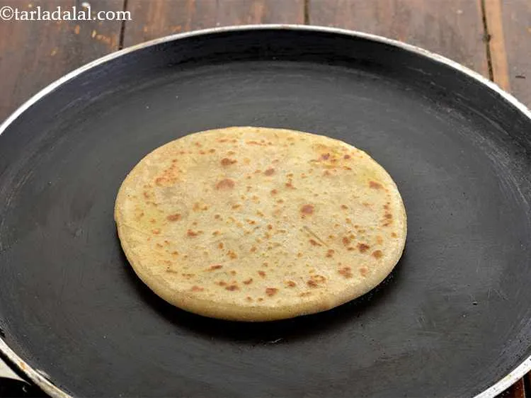 Step 24 – Now, using 1 tsp oil, cook the <strong>Punjabi</strong>&nbsp;<strong>Paneer Paratha</strong>&nbsp;on both sides, on a slow flame, …