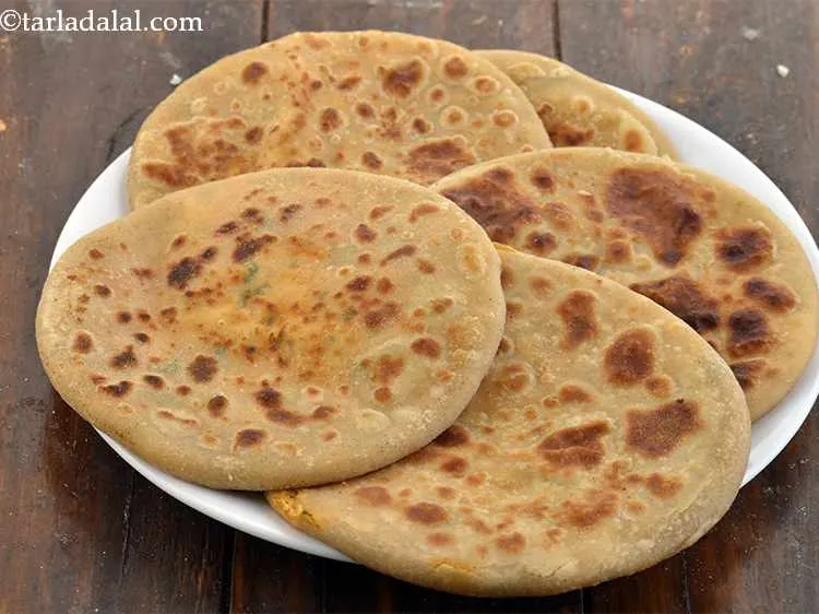 Step 25 – Repeat with the remaining dough and stuffing to make 4 more&nbsp;<strong>Punjabi</strong>&nbsp;<strong>Paneer Parathas</strong>.